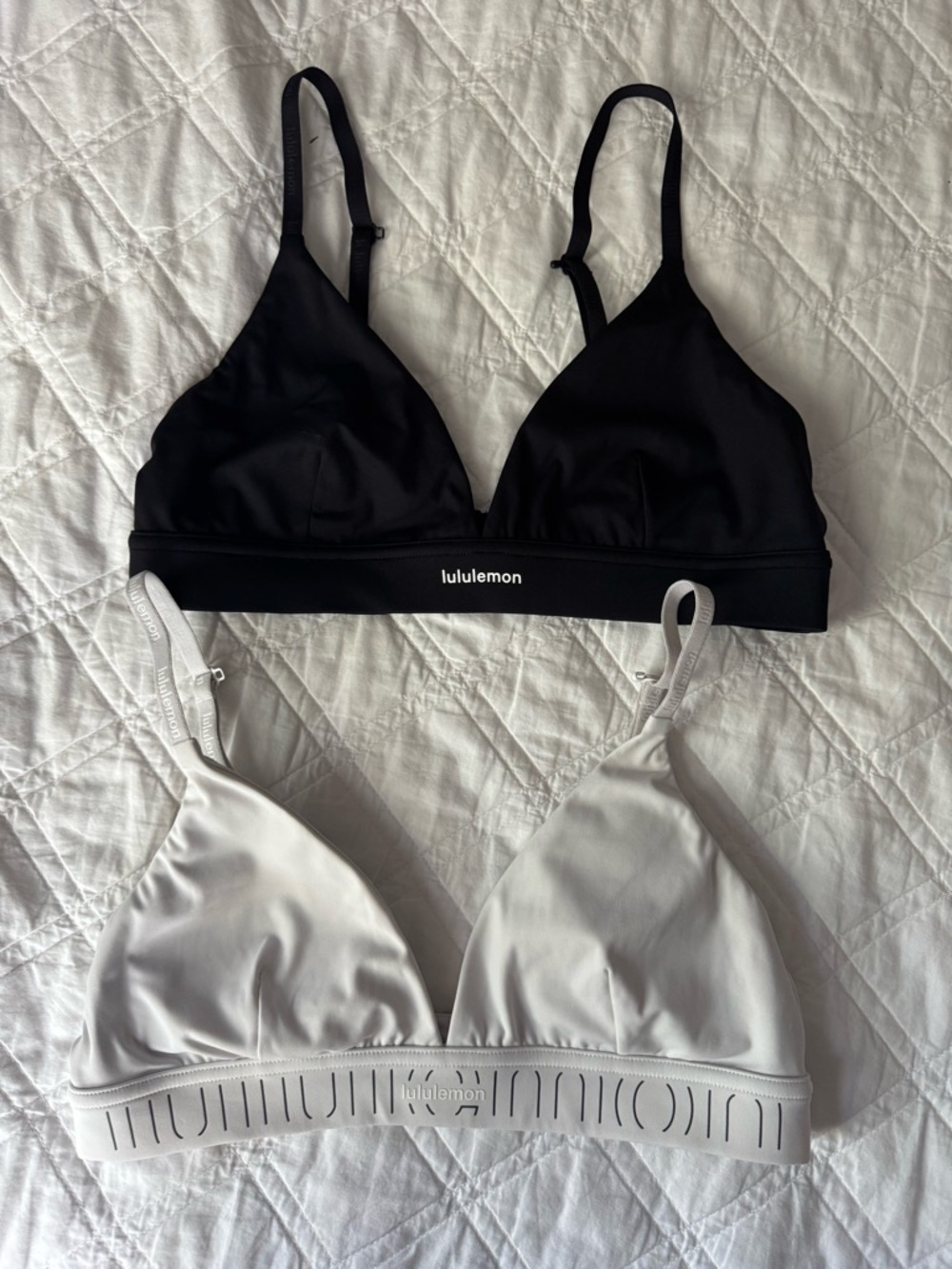 Lululemon Black & White License to Train Triangle Bra (size 6)